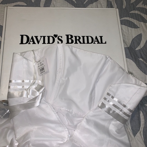 David's Bridal White Strapless Satin Wedding Dress - Size 16 - New in Box - Picture 5 of 16